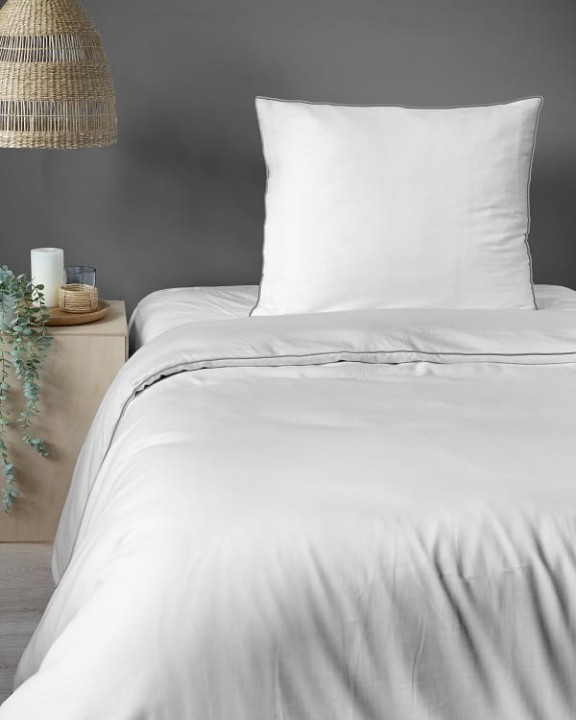 Luskusowa Pościel Jednokolorowa Z Lamówką Makosatyna 140x200 cm. Biała